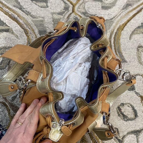 💕 Gustto tan gold Italian leather large satchel bag gorgeous 💕 - Picture 10 of 16